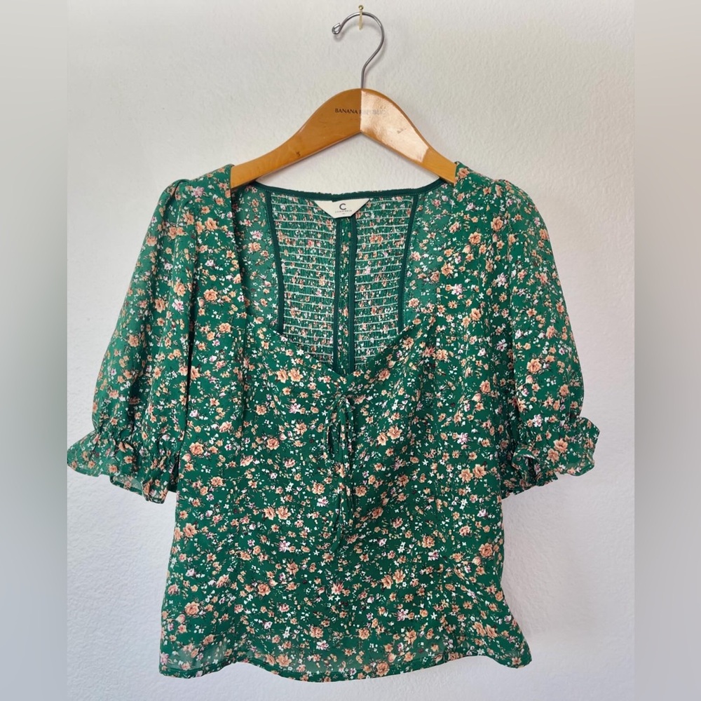 Cute emerald green floral top